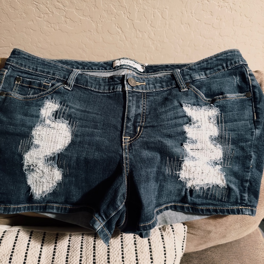 Torrid Denim Shorts, Sz.16 - Picture 2 of 5